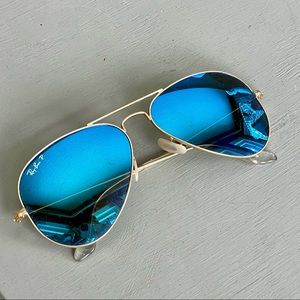 Mirrored Blue Ray-Ban Aviator. Polarized.
